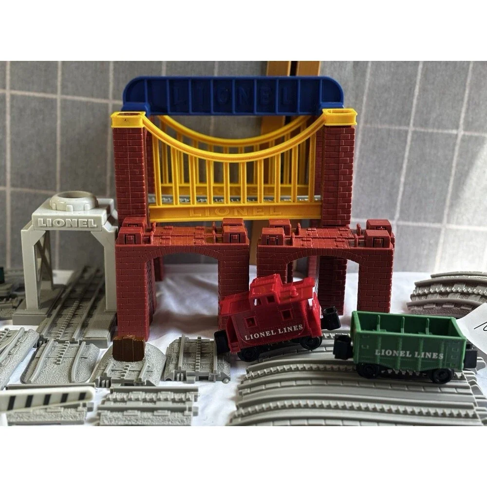 Lionel Little Lines Freight Train Set Lot With Red Caboose (Not Complete)